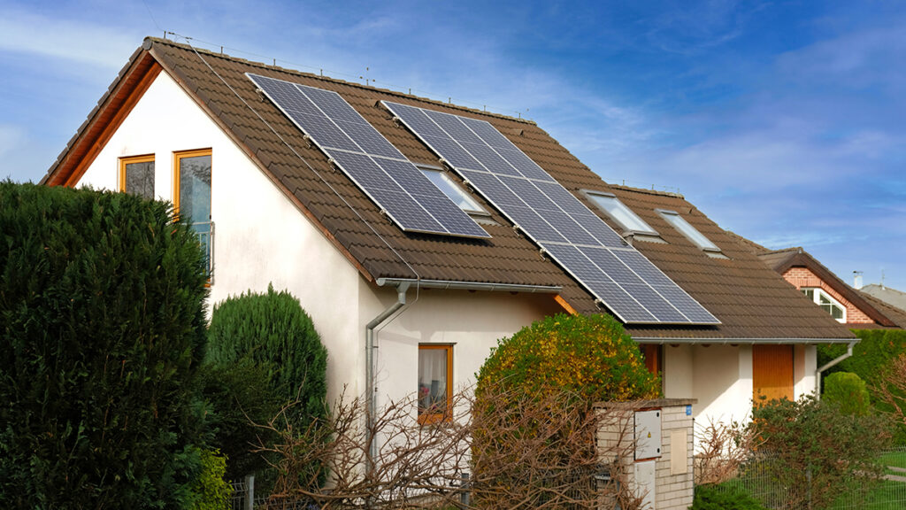 Entretien panneaux solaires : nos conseils pour garantir une performance optimale
