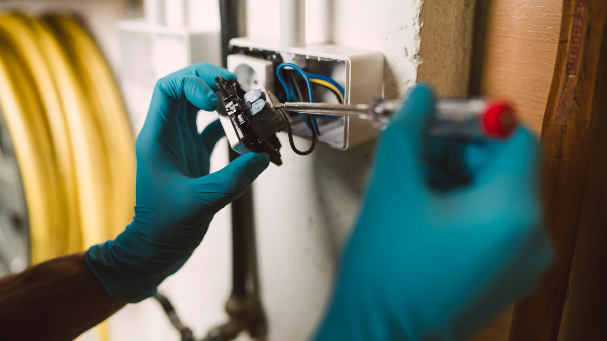 Mise aux normes électriques : quand et pourquoi refaire votre installation ?