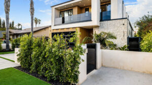 Guide De Lhabitat Guide De L Habitat Facade Renovee Maison Moderne A Deux Etages