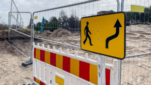 Guide De Lhabitat Guide De L Habitat Securite Sur Les Chantiers Les Responsabilites Des Pros Les Attentes Des Clients